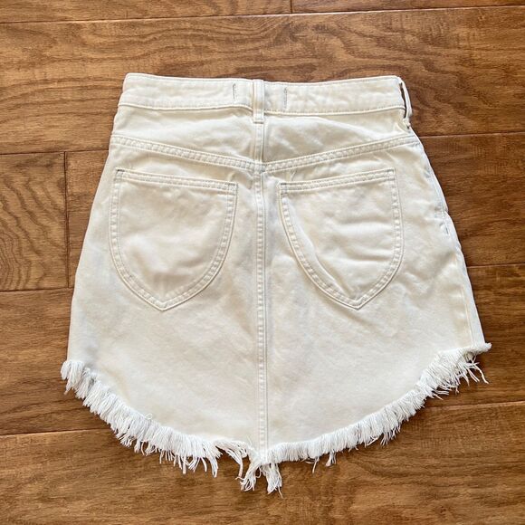 Free People Skirt Size 24 White Bailey Denim Mini Raw Frayed Hem - Picture 2 of 9